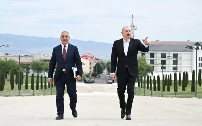 İlham Əliyev Xankəndidəki Zəfər parkında