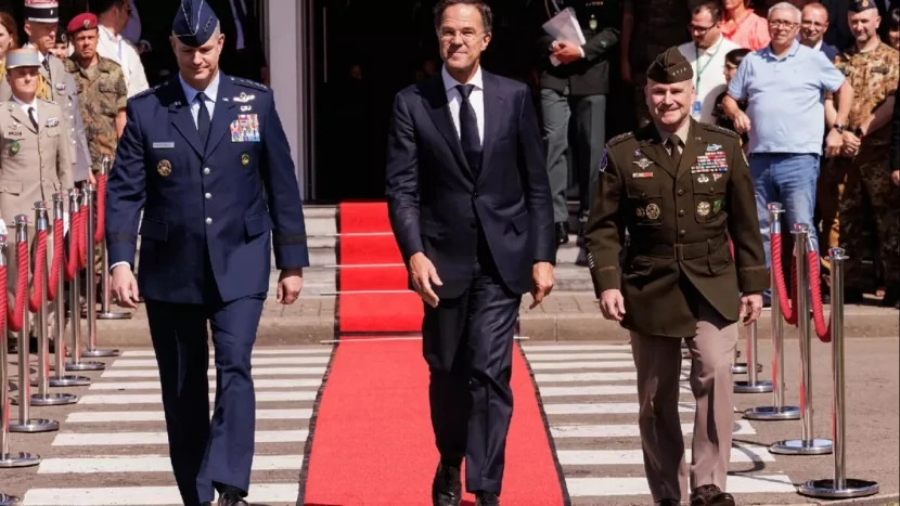 NATO rəhbəri: Təhdidlər alyansa təsir edə bilməz