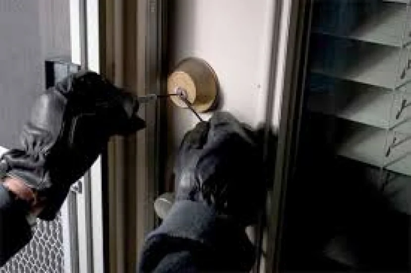 Oğurluq edən 3 nəfər saxlanılıb