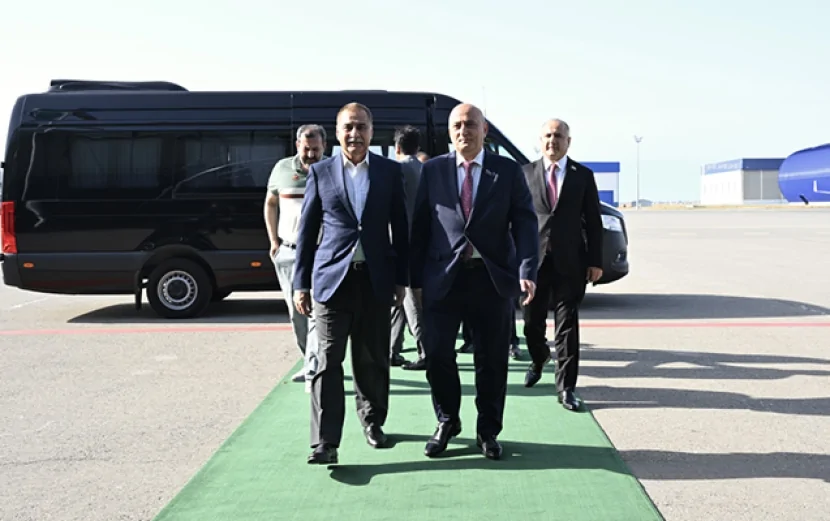 Pakistan rəsmisi Sərdar Ayaz Sadiq Azərbaycana GƏLDİ