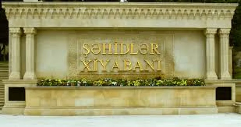XİN rəhbərliyi Fəxri və Şəhidlər xiyabanlarını ziyarət edib
