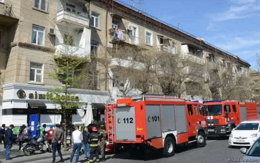 Sabunçuda ev yandı