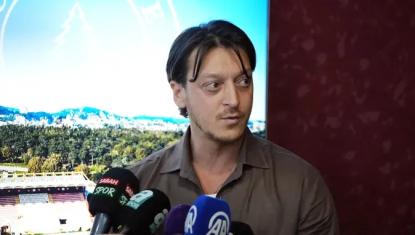 Mesut Özil akademiya qurur