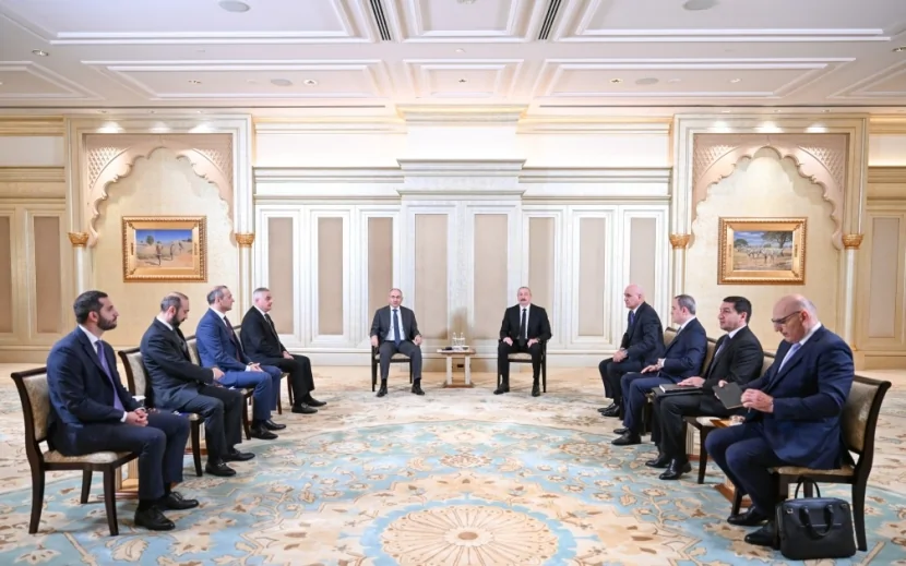 İlham Əliyevlə Paşinyanın görüşü bitdi