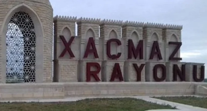 Xaçmazda \"Range Rover\" çaya aşdı