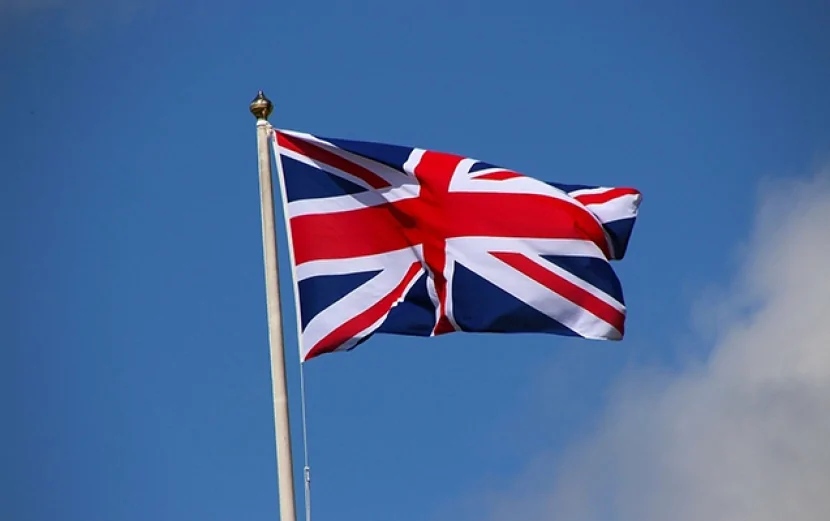 Britaniya: Minlərlə əfqan gizlicə köçürüldü
