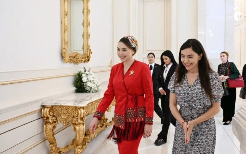Oquldjaxan Atabayeva Heydər Əliyev Mərkəzində olub