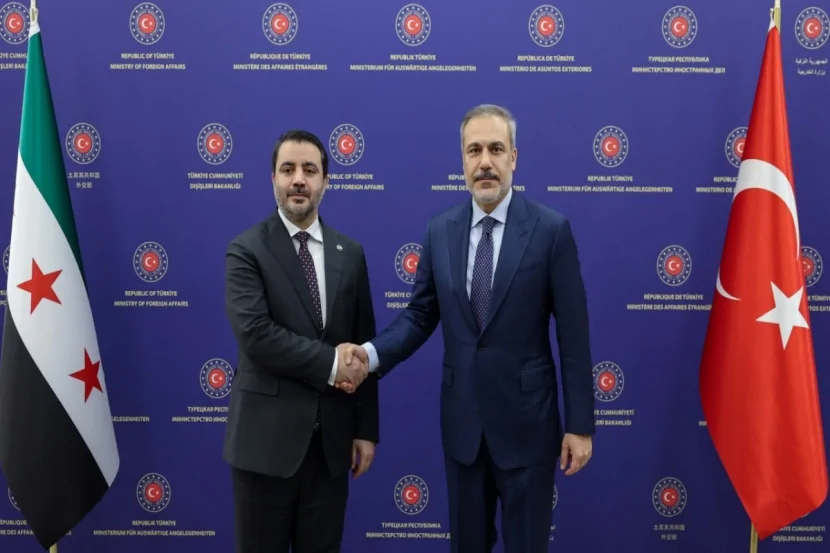 Hakan Fidanla suriyalı həmkarı arasında telefon danışığı oldu