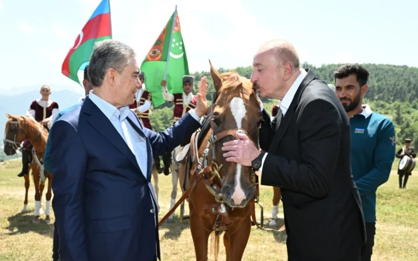 Prezident Berdiməhəmmədova Qarabağ atı hədiyyə etdi - FOTOLAR