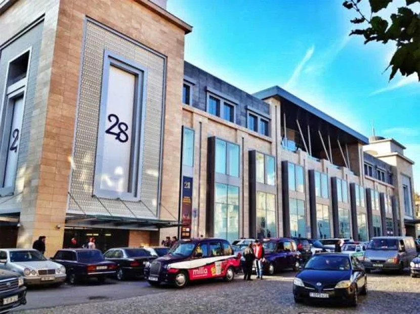 \"28 Mall\"da mağazada geyinmə otağı LENTƏ ALINIR- İDDİA