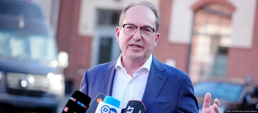 Dobrindt Aİ-də miqrasiya danışığı keçirir