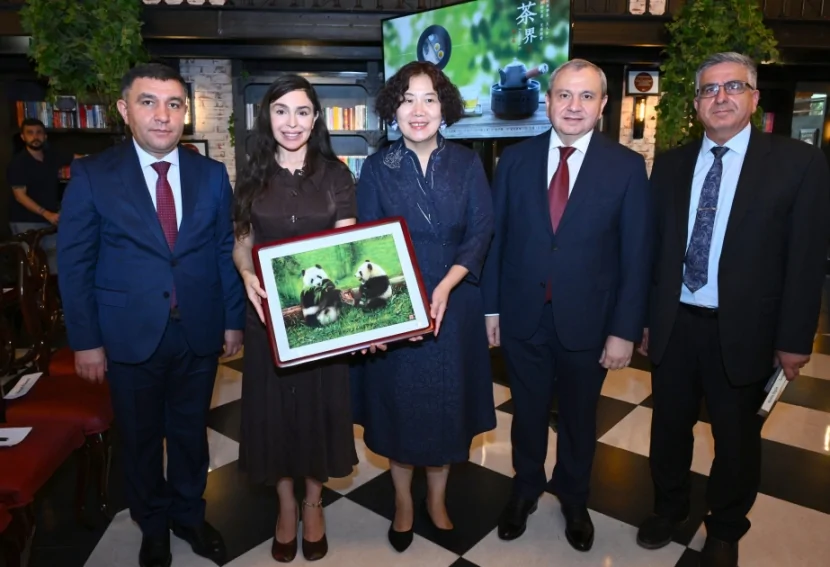 Bakı Kitab Mərkəzində “Tanımadığımız Konfutsi” adlı GECƏ KEÇİRİLDİ