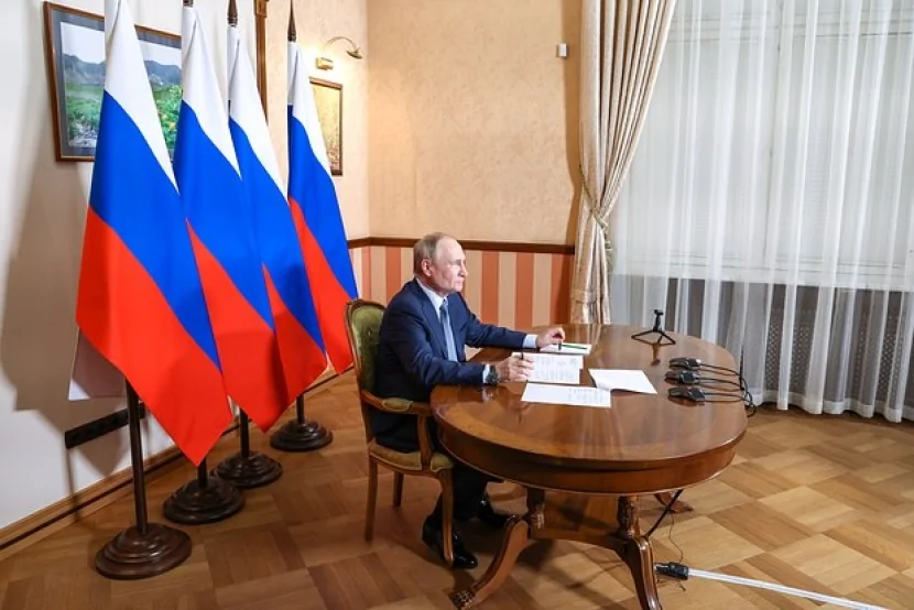 Putin statusunu dəqiqləşdirdi