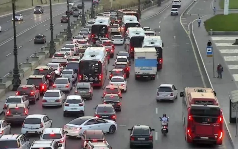 Paytaxtın bu yollarında tıxac var