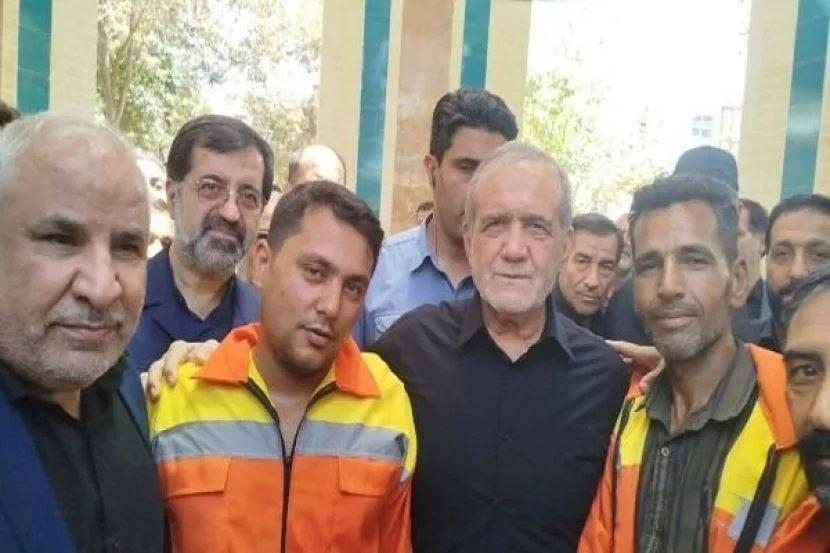 Prezident Qom şəhərinə səfər edib