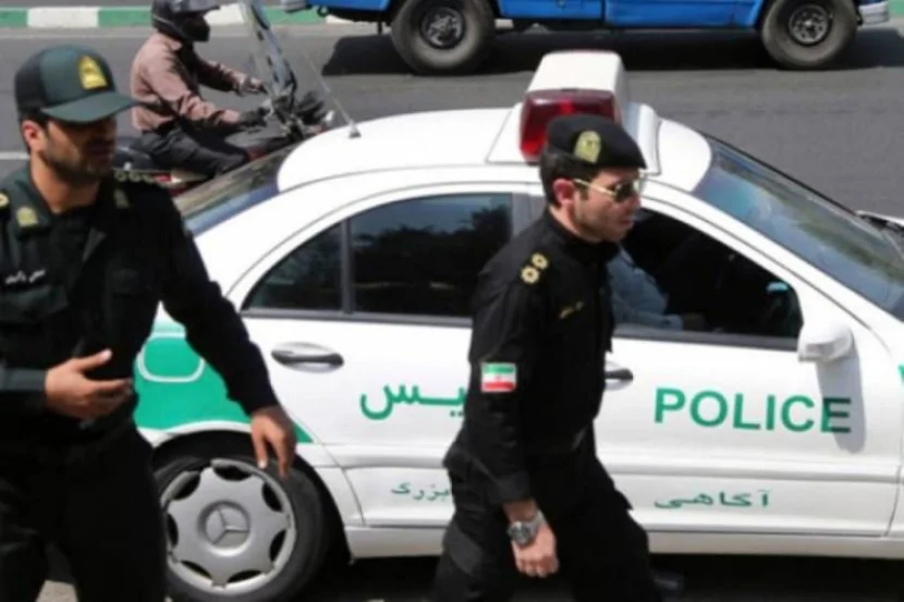 İranda sürücü polisi yandırdı