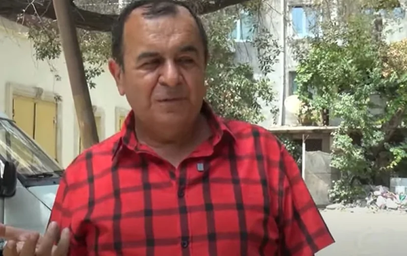 Allahverdi Yolçuyev dərman almaq üçün corab satır - Video