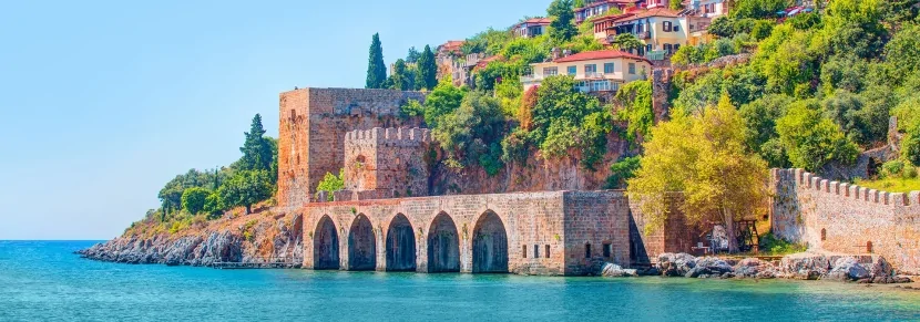 Antalyada yanğınlar yaşayış məntəqələrinə yaxınlaşır