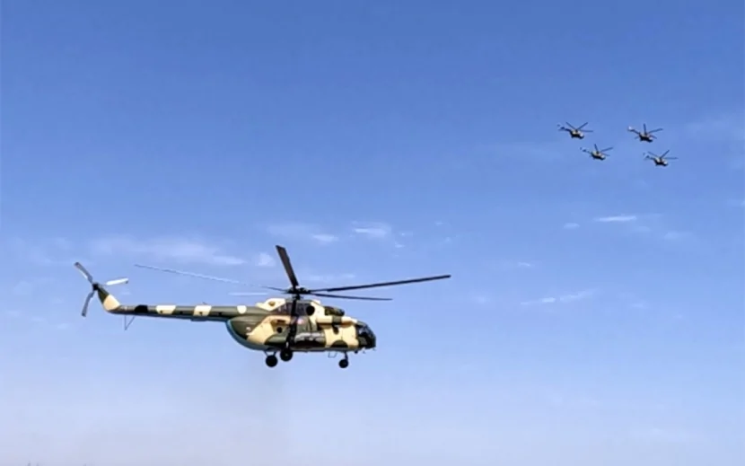 Hərbi helikopterlərimiz havaya qalxdı - VİDEO