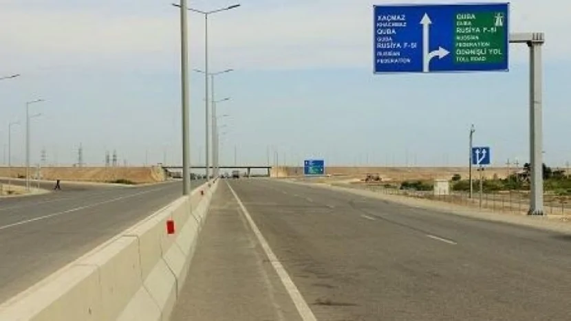 Bakı-Quba yolunda qəza: \"Nissan\" aşdı