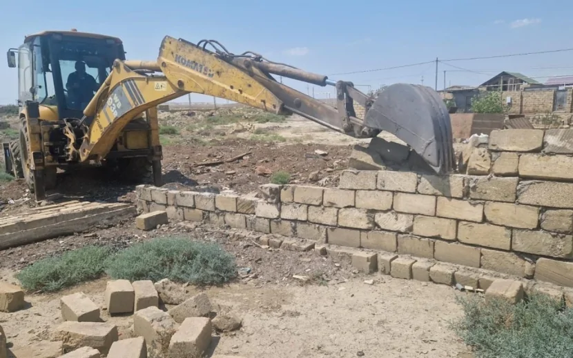 Qaradağda qanunsuz tikinti işlərinin qarşısı alındı