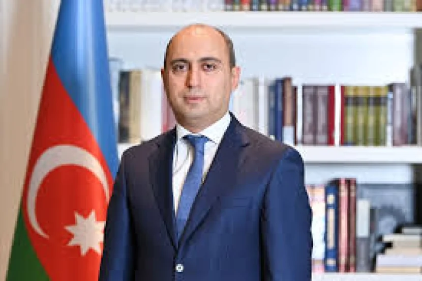 Nazir gəncləri təbrik etdi