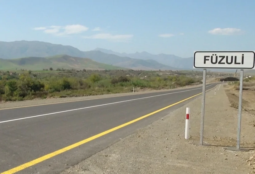 Füzulidə yük maşını evakuatorla toqquşdu