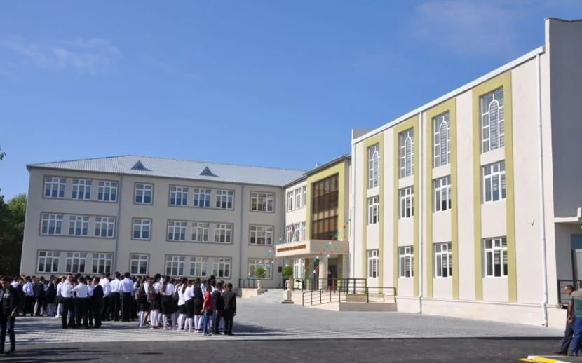 Bu məktəblərin direktorları dəyişdi