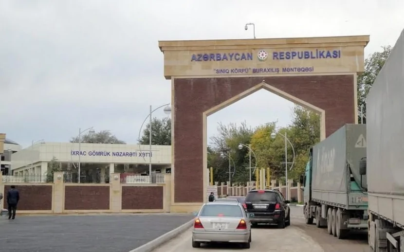 Qırmızı Körpüdə 120 avtomobil gözləyir - AYNA