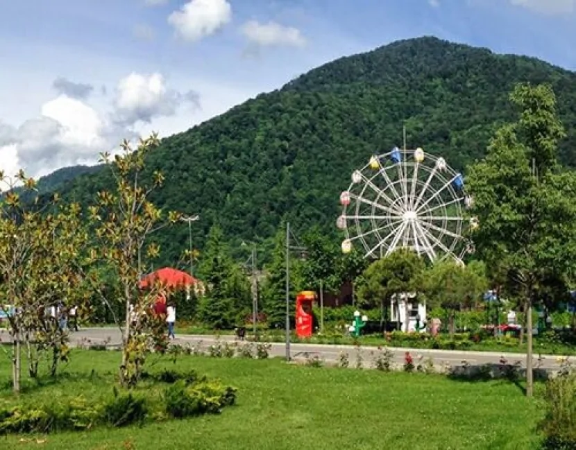 Əcnəbi turistlər qəzaya uğradı, YARALANANLAR VAR