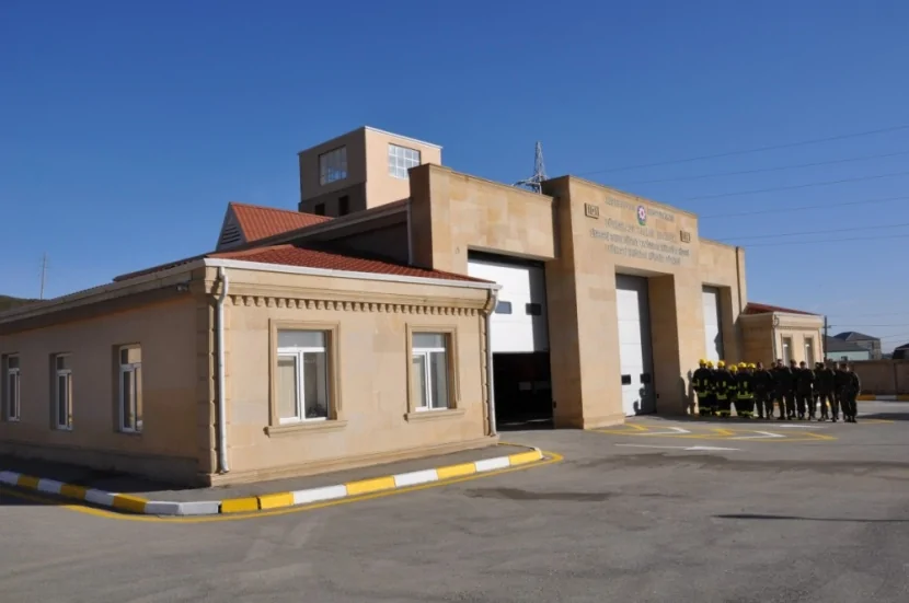 Naxçıvanda yaşayış binasında yanğın - Sakinlər təxliyə olundu