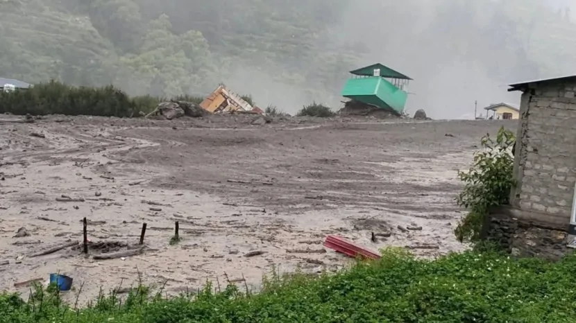Hindistanın Uttarakhand əyalətində daşqın fəlakəti: 100-dən çox insan itkin düşüb