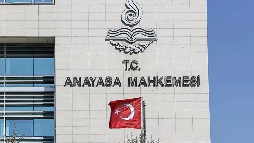 Türkiyədə iki siyasi partiyanın fəaliyyəti dayandırılıb