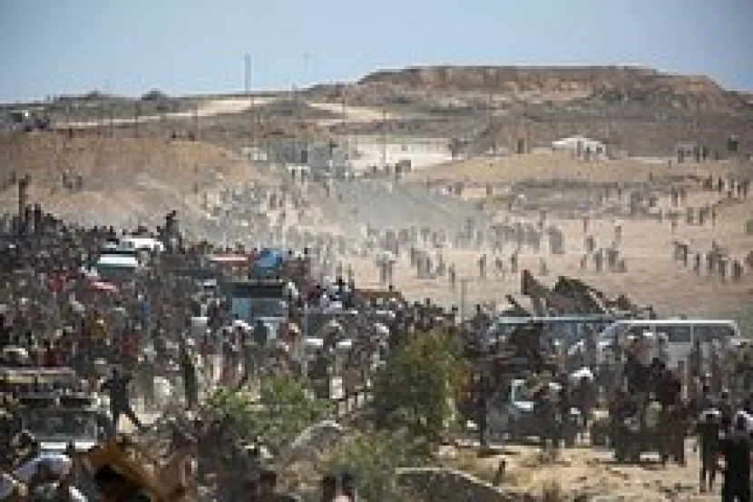 Qəzzada humanitar yardımın paylanması zamanı faciə: 20 nəfər ölüb