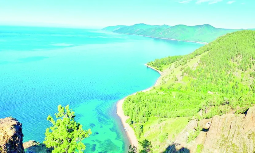 Rusiyada mikroavtobus Baykal gölünə düşdü