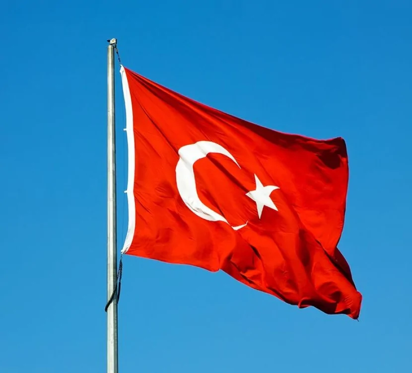 Sərnişin avtobusu ilə yük maşını toqquşub, 1 nəfər yaralanıb