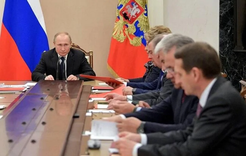 Putin Təhlükəsizlik Şurasını topladı
