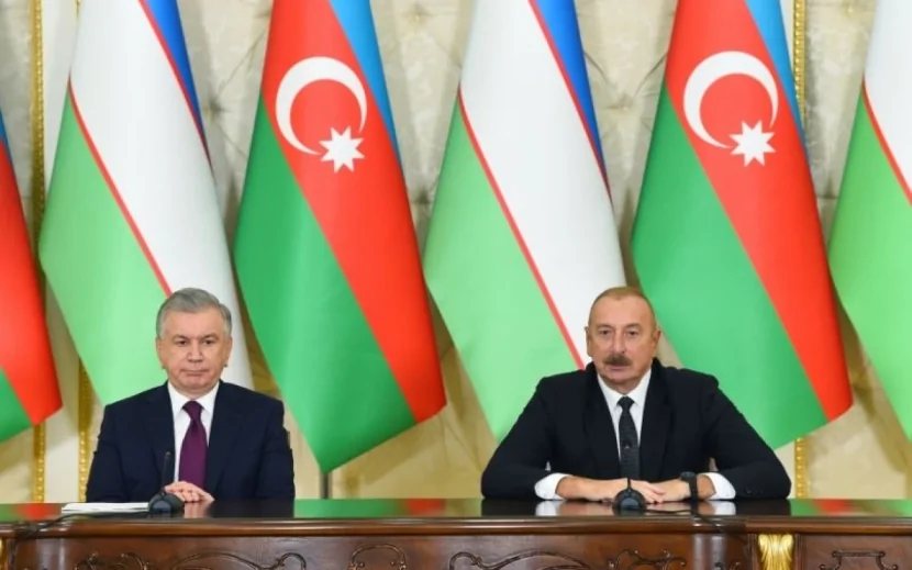 Prezident İlham Əliyev Şavkat Mirziyoyevə zəng etdi