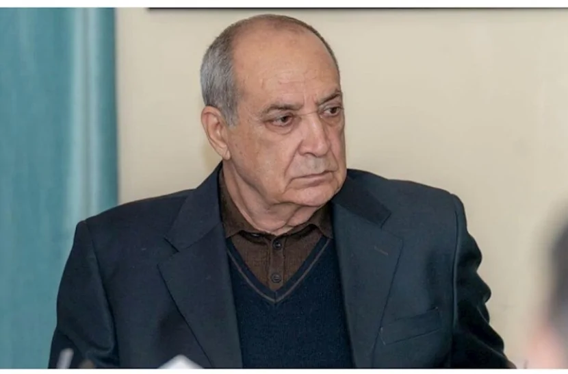 Rasim Balayev ad günündə “Sığmazam”ı səsləndirdi