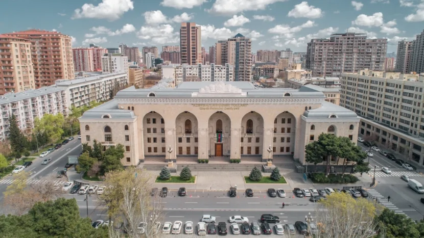 Qatarların hərəkət cədvəlində dəyişiklik edildi
