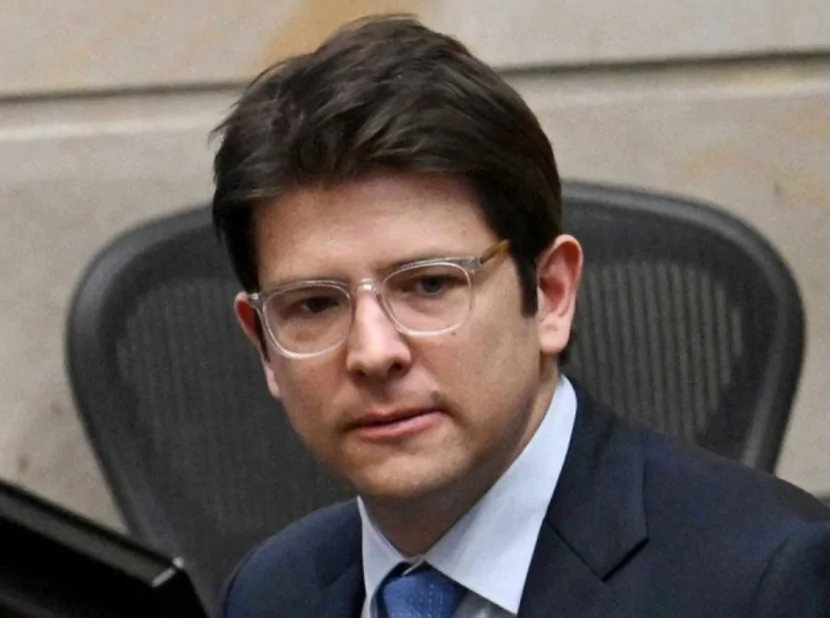 Prezidentliyə namizəd senator vəfat edib