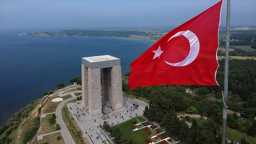 Türkiyədə yanğın yaşayış yerlərinə  yayıldı: Avtomobillər kül oldu