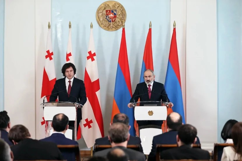 Gürcüstan və Ermənistan baş nazirləri TELEFONLA DANIŞDI