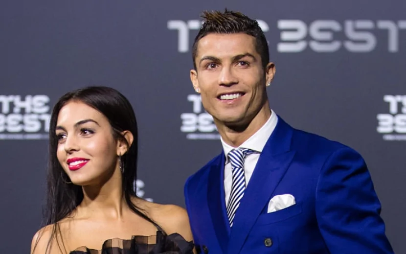 Ronaldo 9 illik model sevgilisinə EVLİLİK TƏKLİFİ ETDİ