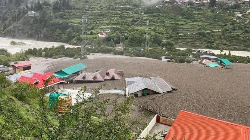 Hindistanda daşqınlardan sonra 66 nəfər itkin düşüb