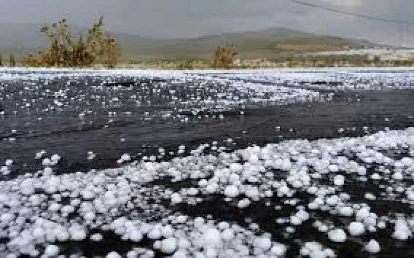 Qəbələyə dolu yağır