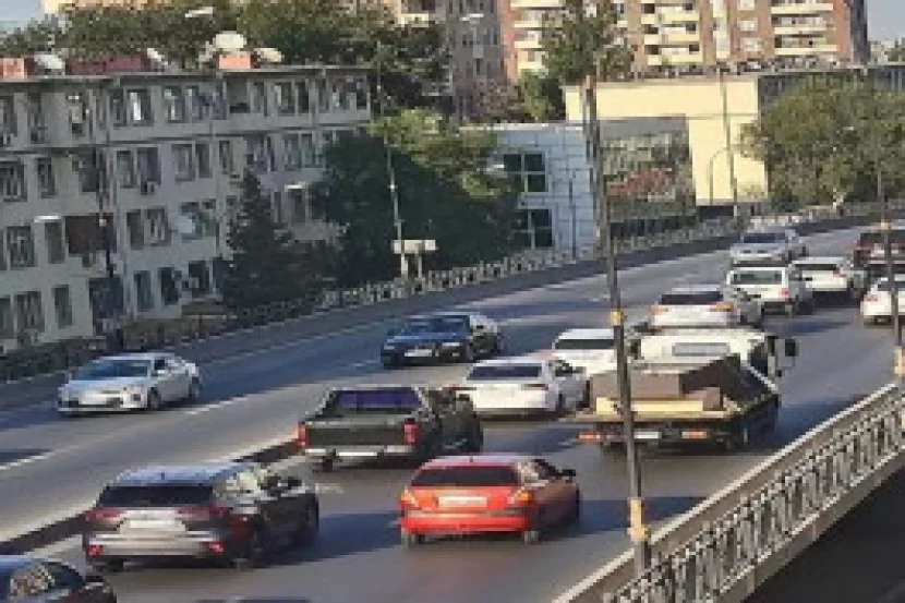 Bakıda sıxlıq olan yollar AÇIQLANDI