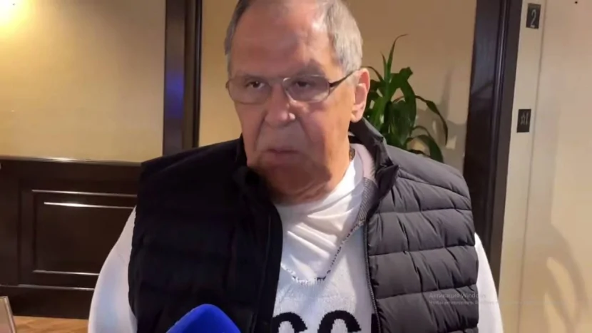 Lavrov Alyaska görüşünə “SSRİ” yazısı ilə getdi - Video
