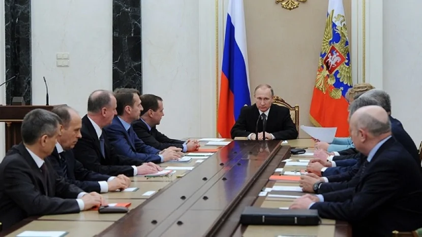 Putin Trampla görüşdən sonra iclas keçirdi