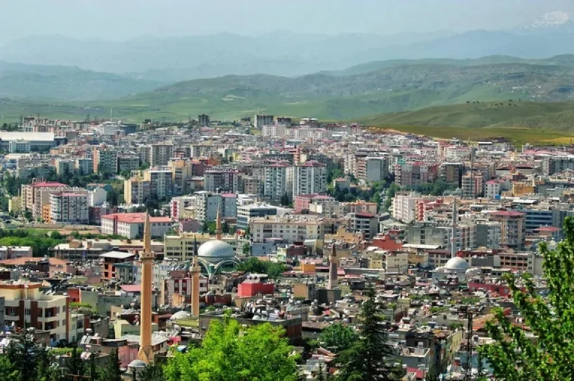 Toydan qayıdan mikroavtobus aşıb: Xəsarət alanlar var